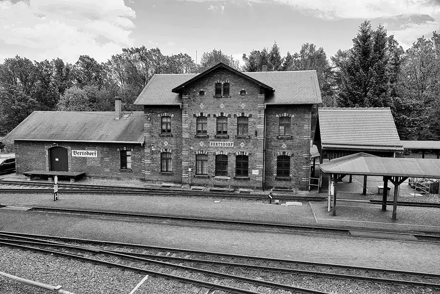 009 | 2024 | Bertsdorf | Zittauer Schmalspurbahn – Bahnhof Bertsdorf | © carsten riede fotografie
