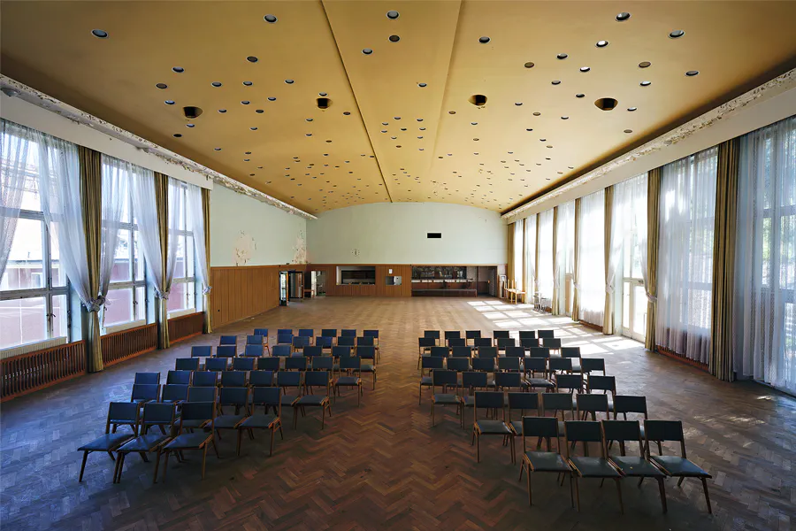 102 | 2024 | Grünhainichen OT Borstendorf | Kulturhaus Neues Leben – Betriebskulturhaus VEB Papierfabriken Grünhainichen | © carsten riede fotografie