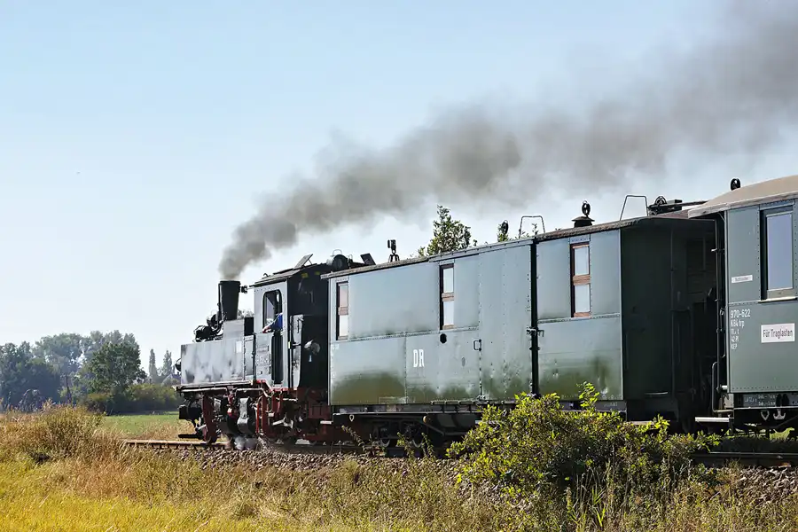 007 | 2024 | Naundorf | Birnenweg – Döllnitzbahn | © carsten riede fotografie