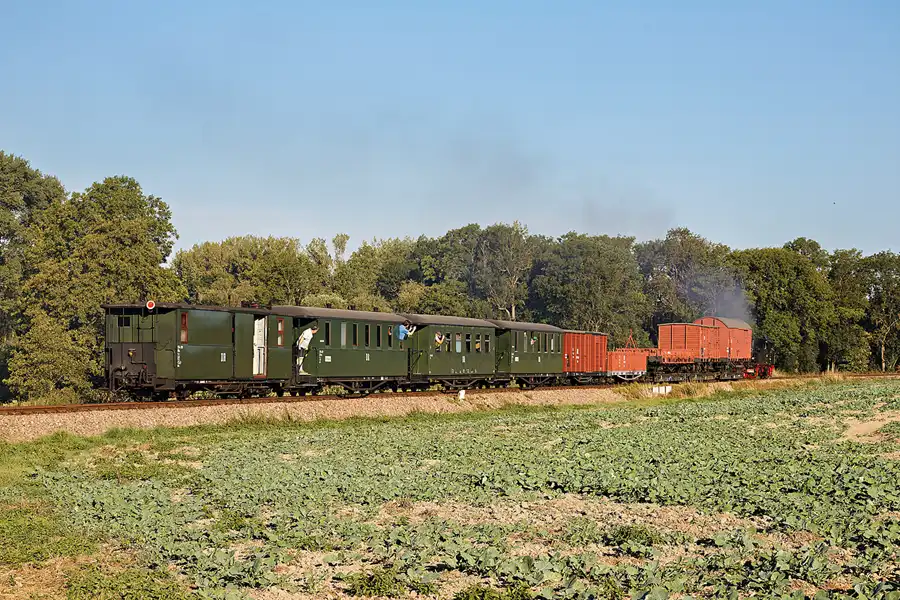 073 | 2024 | Naundorf | Birnenweg – Döllnitzbahn | © carsten riede fotografie