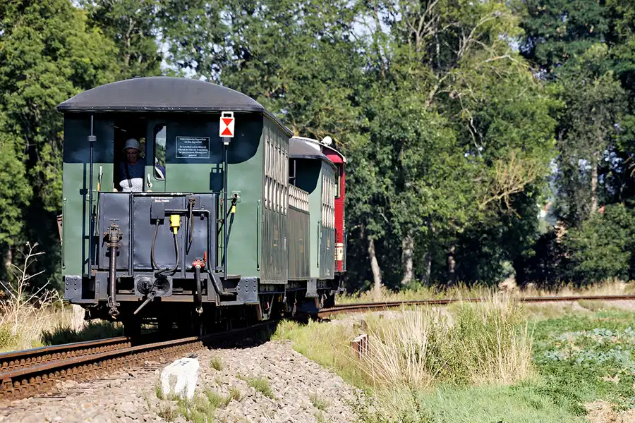 084 | 2024 | Naundorf | Birnenweg – Döllnitzbahn | © carsten riede fotografie