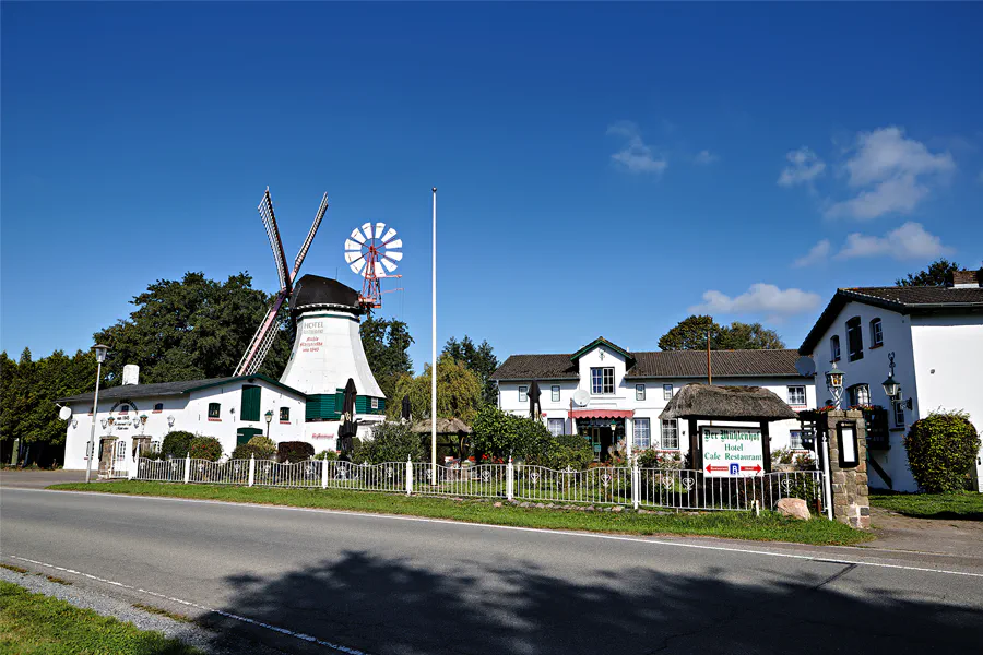 118 | 2024 | Westerdeichstrich | Der Mühlenhof | © carsten riede fotografie