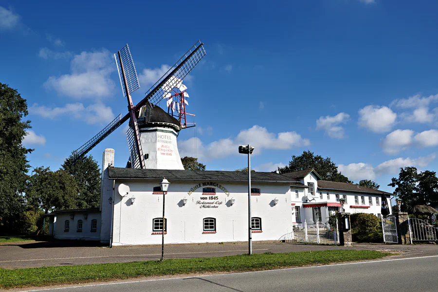 119 | 2024 | Westerdeichstrich | Der Mühlenhof | © carsten riede fotografie