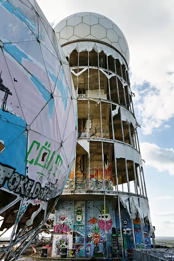 037 | 2024 | Berlin | Field Station Teufelsberg | © carsten riede fotografie