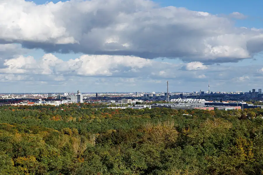 044 | 2024 | Berlin | Field Station Teufelsberg – Blick vom Teufelsberg | © carsten riede fotografie
