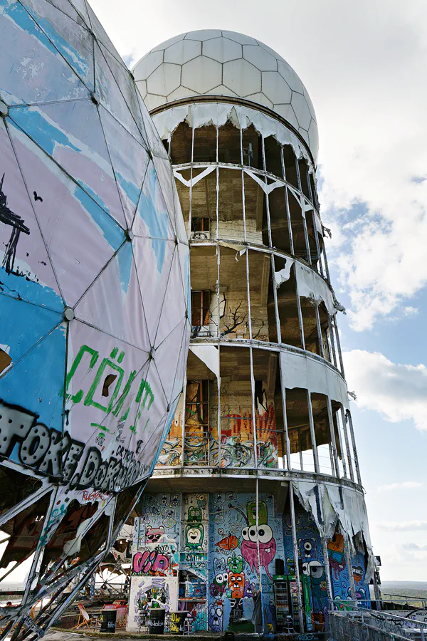 037 | 2024 | Berlin | Field Station Teufelsberg | © carsten riede fotografie