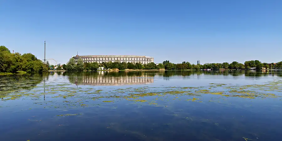 047 | 2025 | Nürnberg | Grosser Dutzendteich – Kongresshalle | © carsten riede fotografie
