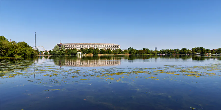 047 | 2025 | Nürnberg | Grosser Dutzendteich – Kongresshalle | © carsten riede fotografie