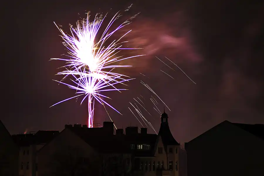 012 | 2025 | Berlin | Silvester-Feuerwerk in Alt-Hohenschönhausen | © carsten riede fotografie