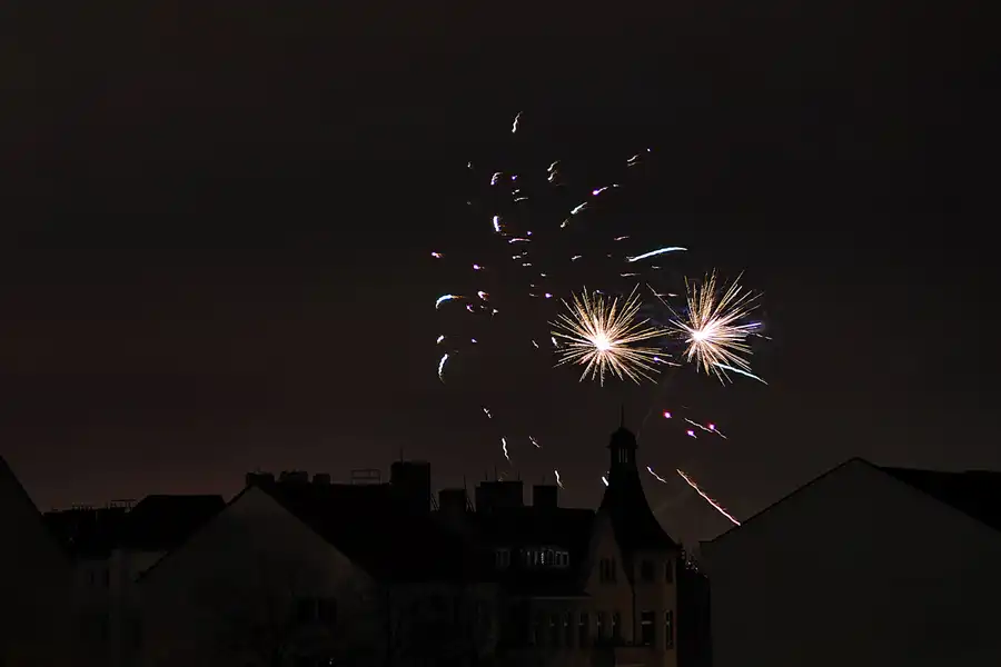 014 | 2025 | Berlin | Silvester-Feuerwerk in Alt-Hohenschönhausen | © carsten riede fotografie