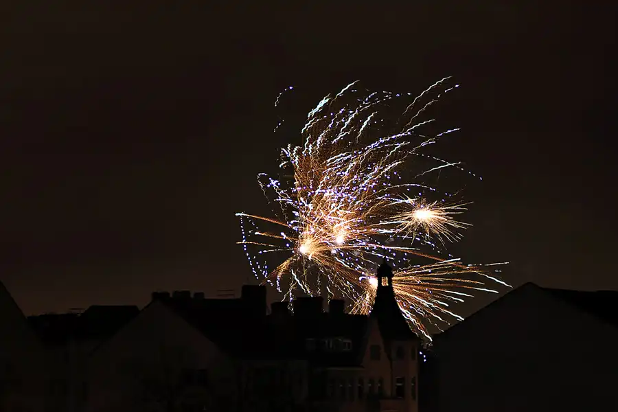 015 | 2025 | Berlin | Silvester-Feuerwerk in Alt-Hohenschönhausen | © carsten riede fotografie