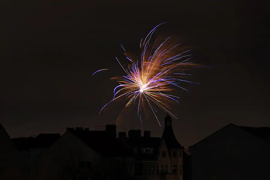 016 | 2025 | Berlin | Silvester-Feuerwerk in Alt-Hohenschönhausen | © carsten riede fotografie