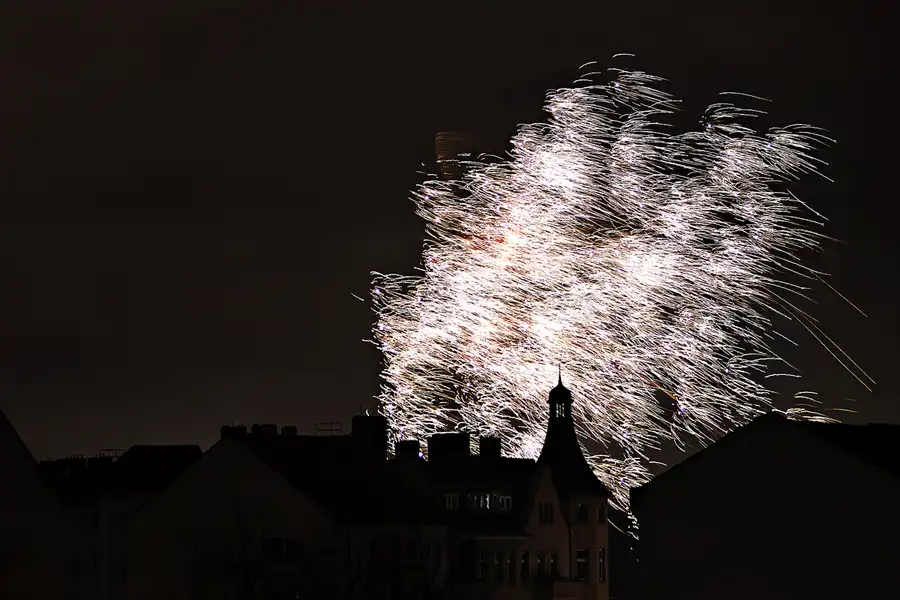 018 | 2025 | Berlin | Silvester-Feuerwerk in Alt-Hohenschönhausen | © carsten riede fotografie