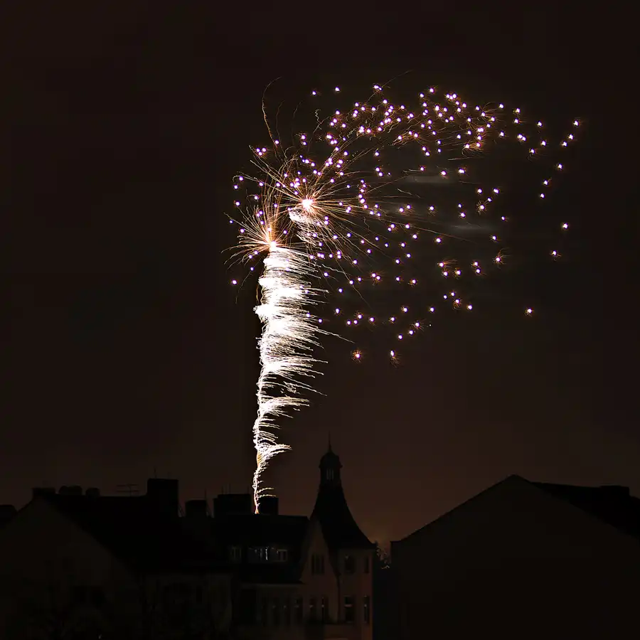 020 | 2025 | Berlin | Silvester-Feuerwerk in Alt-Hohenschönhausen | © carsten riede fotografie