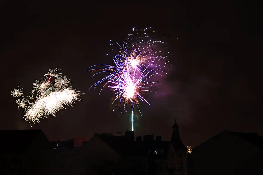 023 | 2025 | Berlin | Silvester-Feuerwerk in Alt-Hohenschönhausen | © carsten riede fotografie