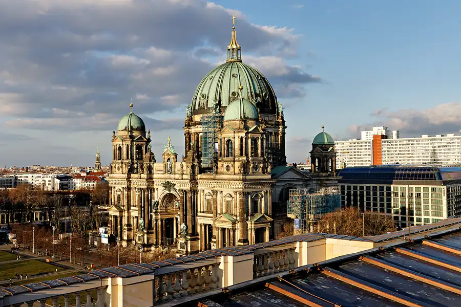 012 | 2025 | Berlin | Blick von der Dachterrasse des Humboldt Forums im Berliner Schloss – Berliner Dom | © carsten riede fotografie