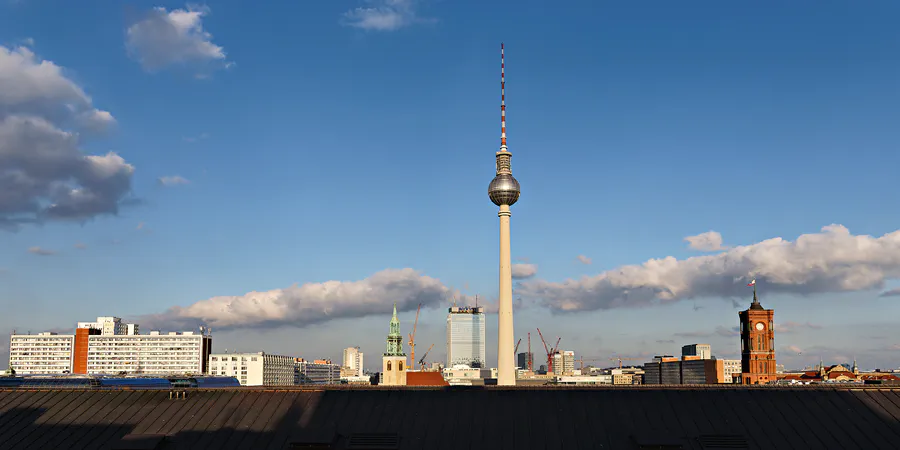 008 | 2025 | Berlin | Blick von der Dachterrasse des Humboldt Forums im Berliner Schloss – Fernsehturm | © carsten riede fotografie