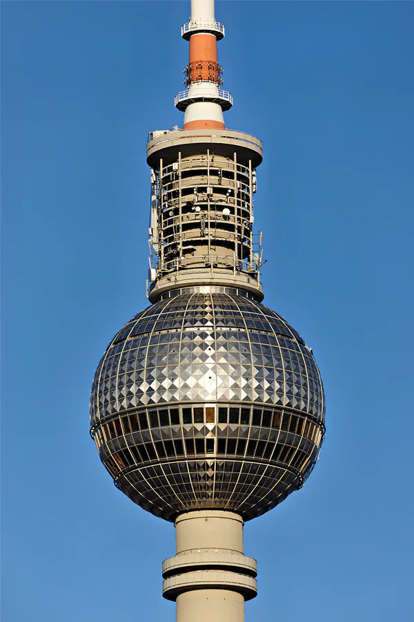 010 | 2025 | Berlin | Blick von der Dachterrasse des Humboldt Forums im Berliner Schloss – Fernsehturm | © carsten riede fotografie