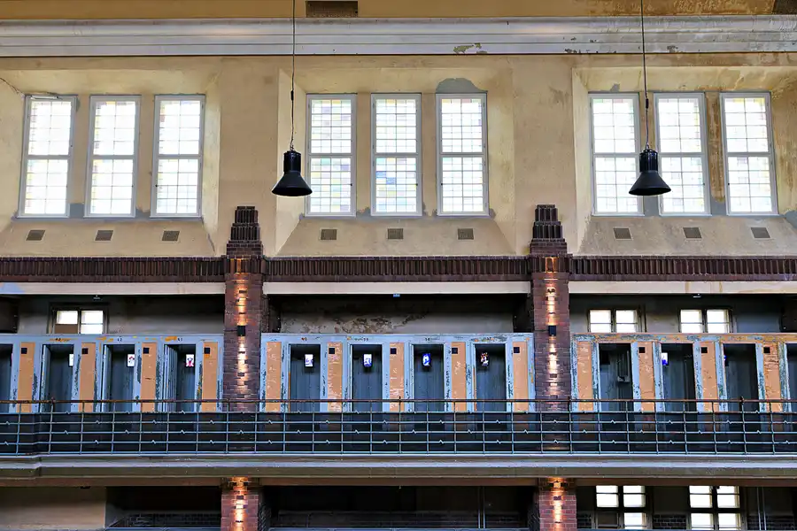 004 | 2025 | Berlin | Stadtbad Lichtenberg – Hubertusbad – The Exhibition Stadtbad Reloaded | © carsten riede fotografie