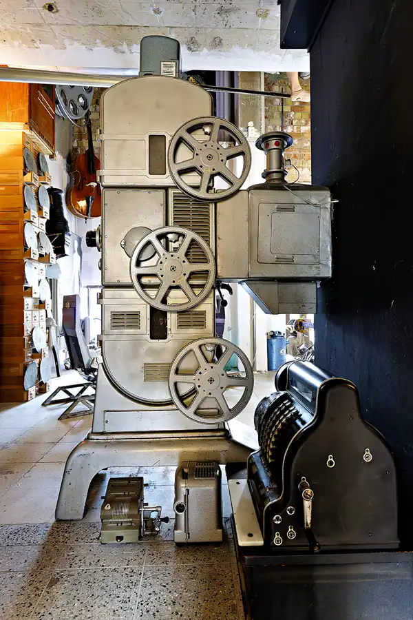 010 | 2025 | Berlin | Designpanoptikum – Surreales Museum für industrielle Objekte | © carsten riede fotografie