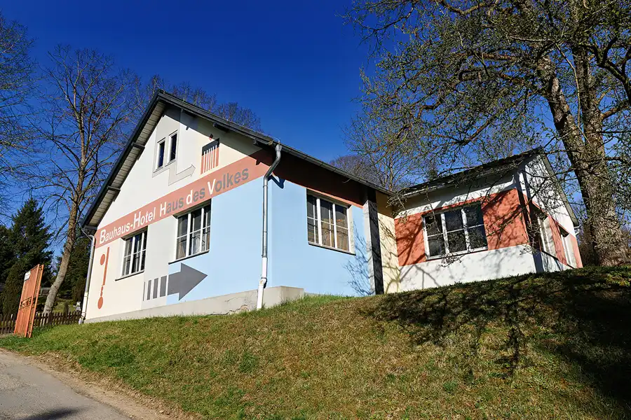 089 | 2025 | Probstzella | Haus des Volkes – Das Bauhaushotel | © carsten riede fotografie