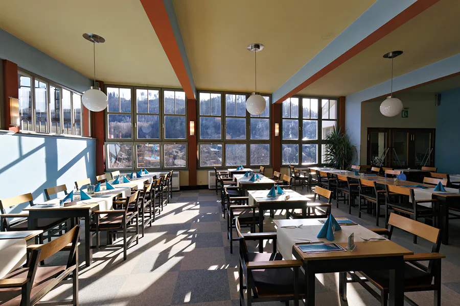 037 | 2025 | Probstzella | Haus des Volkes – Das Bauhaushotel | © carsten riede fotografie