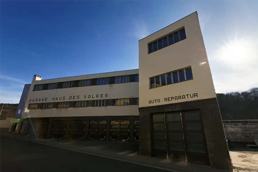 091 | 2025 | Probstzella | Haus des Volkes – Garagen | © carsten riede fotografie