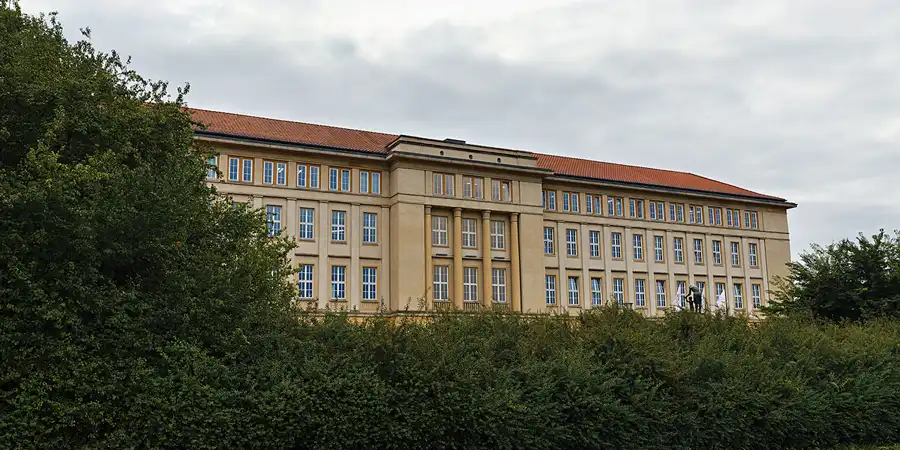 001 | 2025 | Eisenhüttenstadt | Rathaus | © carsten riede fotografie