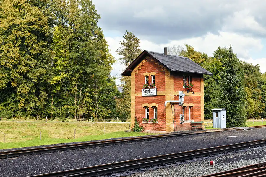102 | 2025 | Steinbach bei Jöhstadt | Bahnhof – Pressnitztalbahn | © carsten riede fotografie