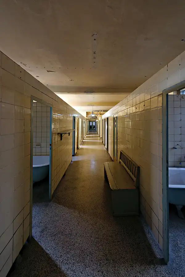 021 | 2025 | Berlin | Stadtbad Lichtenberg – Hubertusbad – The Exhibition Stadtbad Reloaded Beyond | © carsten riede fotografie