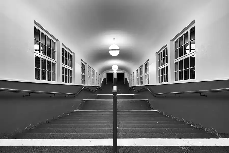 099 | 2025 | Berlin | S-Bahnhof Olympiastadion | © carsten riede fotografie