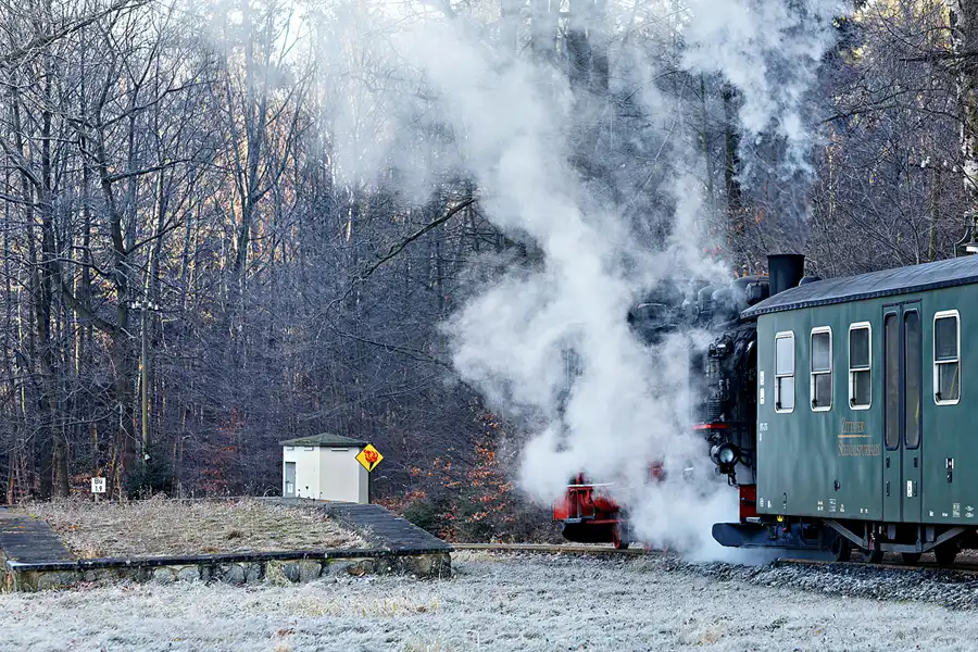 157 | 2025 | Jonsdorf | Zittauer Schmalspurbahn – Kurort Jonsdorf Haltestelle | © carsten riede fotografie