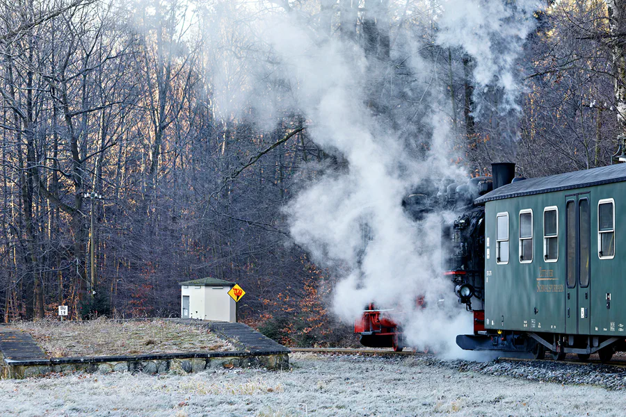 157 | 2025 | Jonsdorf | Zittauer Schmalspurbahn – Kurort Jonsdorf Haltestelle | © carsten riede fotografie