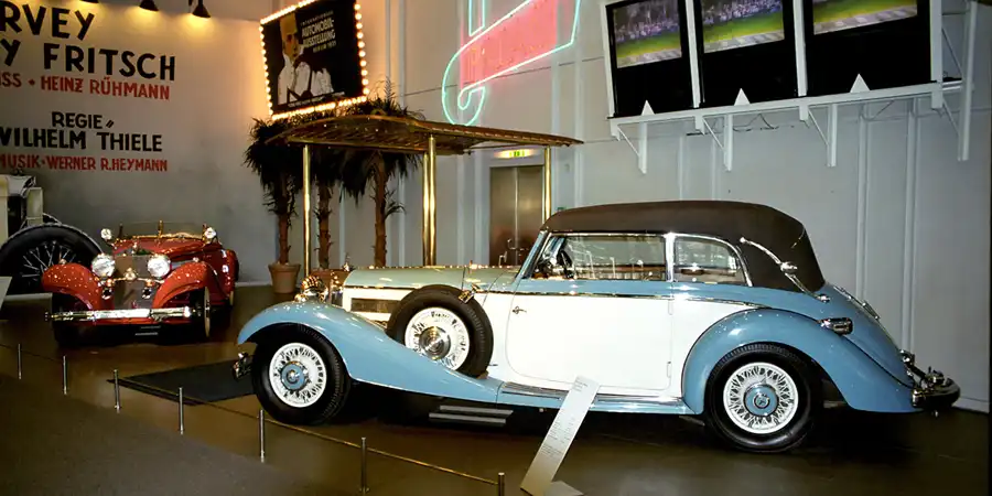 2000 | STUTTGART | PORSCHE- & MERCEDES BENZ MUSEUM | © carsten riede fotografie