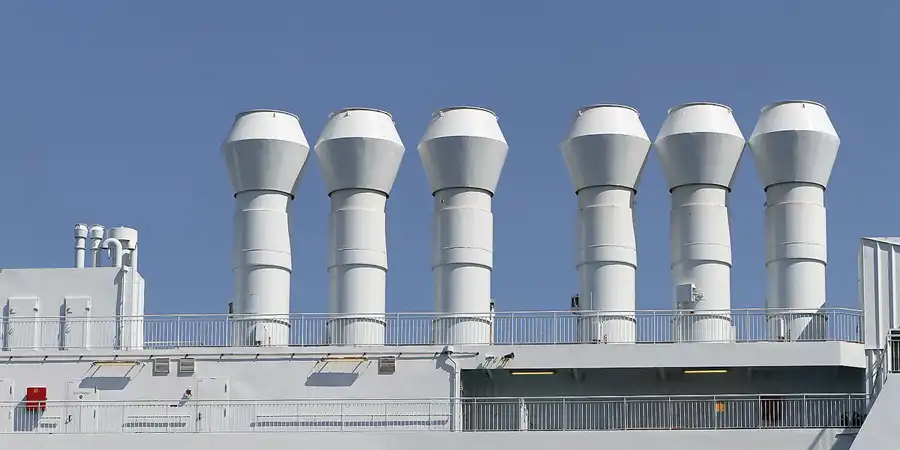 2011 | ROSTOCK | HAFENRUNDFAHRT – WERFTANLAGEN | © carsten riede fotografie