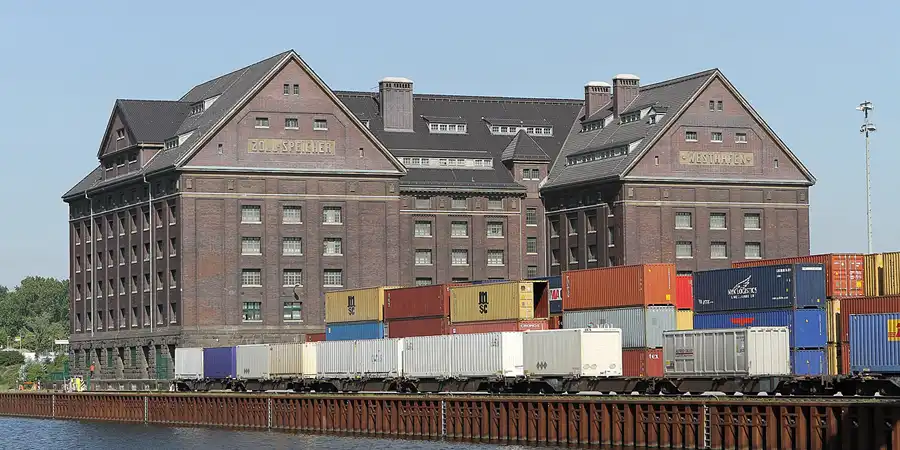 2011 | BERLIN | BEHALA WESTHAFEN | © carsten riede fotografie