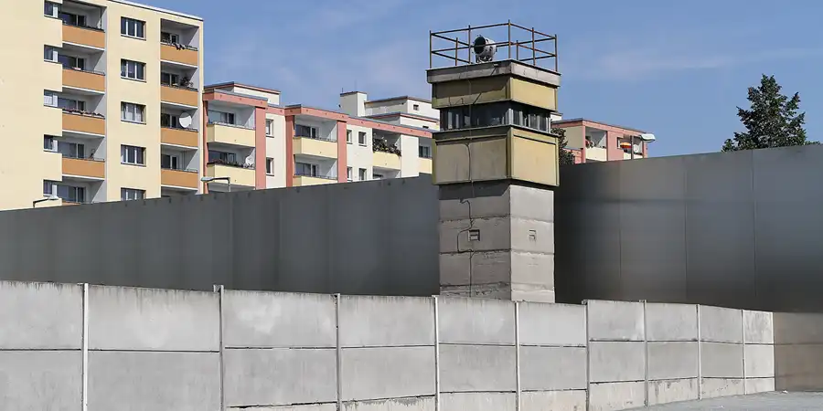 2011 | BERLIN | BERNAUER STRASSE – BERLINER MAUER | © carsten riede fotografie