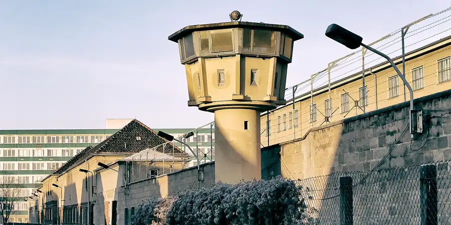 2016 | BERLIN | UNTERSUCHUNGSHAFT | © carsten riede fotografie