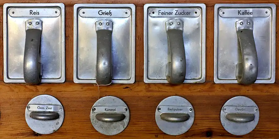 2022 | AIDHAUSEN – OT FRIESENHAUSEN | DORNRÖSCHENSCHLAF – DER KOLONIALWARENLADEN VON 1976 | © carsten riede fotografie