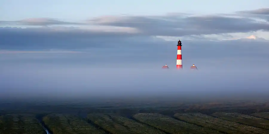 2024 | WESTERHEVER | LEUCHTTURM – SONNE – NEBEL | © carsten riede fotografie